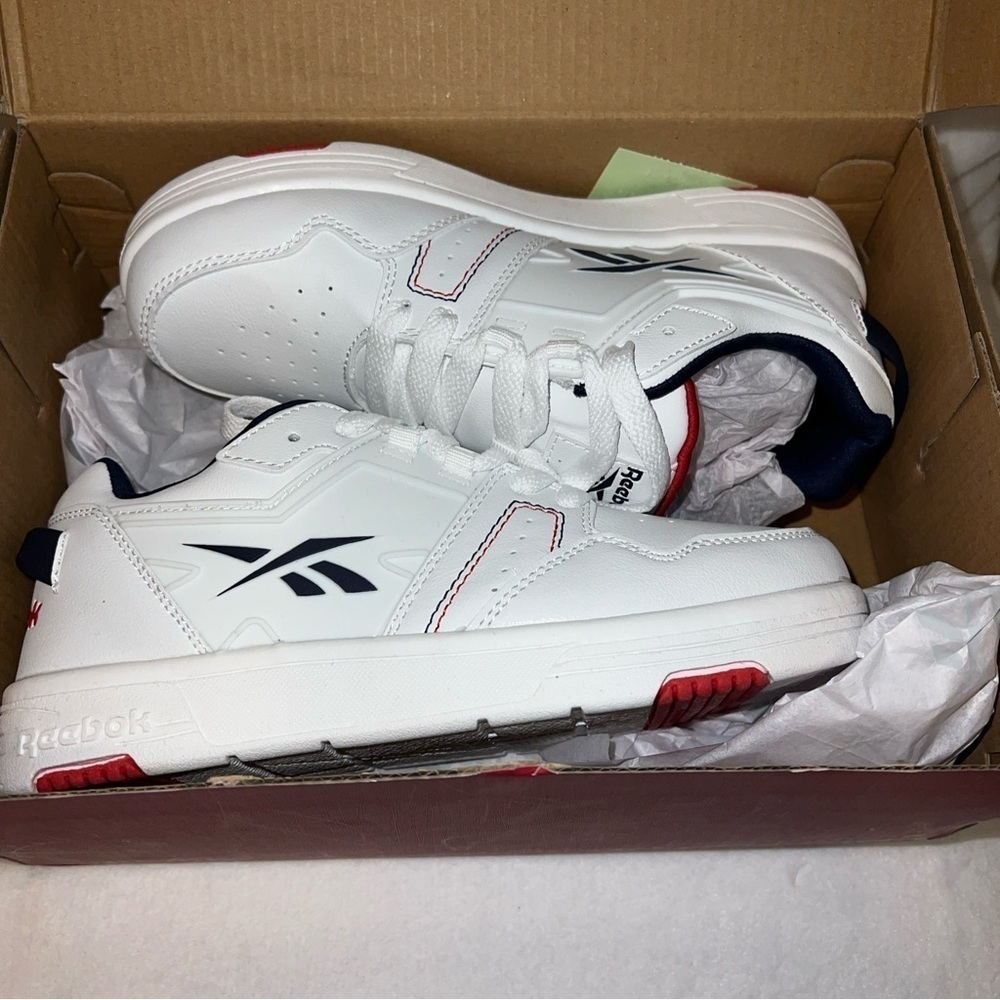 Boys Reebok Grade school Size 3 Sneakers New In box